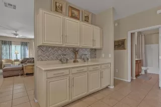 Photo #5: 6140400 Listing