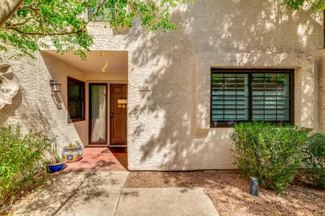 MLS: 6140565 Condo For Sale