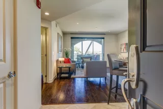 Photo #2: 6140835 Listing