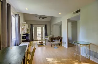 Photo #5: 6141769 Listing