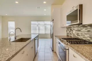 Photo #4: 6142167 Listing