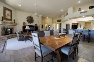 Photo #5: 6142422 Listing