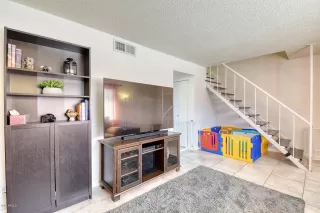 Photo #6: 6143903 Listing