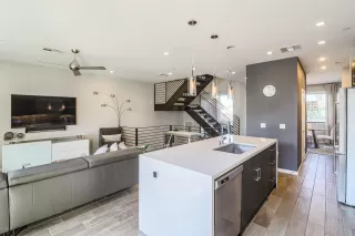 Photo #5: 6143995 Listing