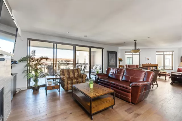 MLS: 6148985 Condo For Sale