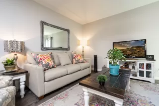 Photo #5: 6151026 Listing