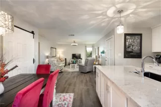 Photo #6: 6151026 Listing