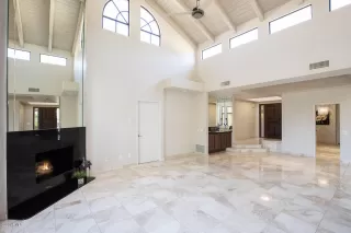 Photo #5: 6151033 Listing