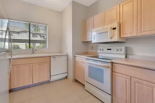 Photo #4: 6151062 Listing