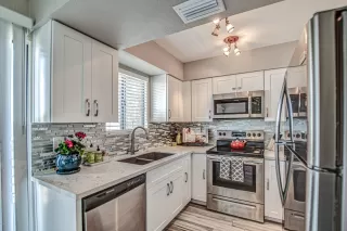 Photo #5: 6151401 Listing