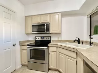 Photo #5: 6151488 Listing