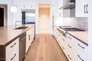 Photo #5: 6151975 Listing