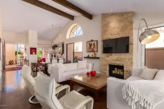 Photo #6: 6153549 Listing