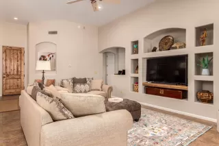 Photo #6: 6153806 Listing