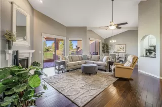 Photo #6: 6153894 Listing