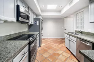 Photo #5: 6155059 Listing 