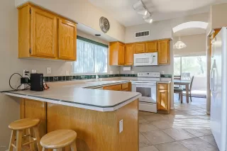 Photo #5: 6155889 Listing