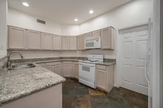 Photo #5: 6157756 Listing