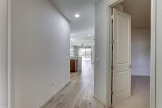 Photo #6: 6157877 Listing