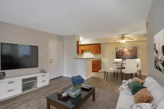 Photo #6: 6160111 Listing