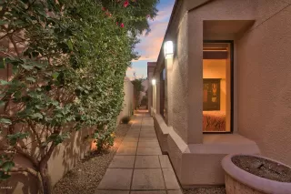 Photo #6: 6161657 Listing