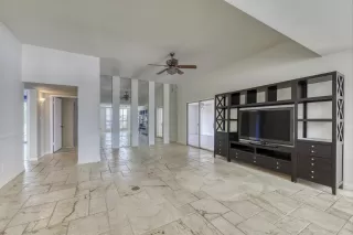 Photo #6: 6161792 Listing