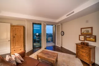 Photo #5: 6163115 Listing