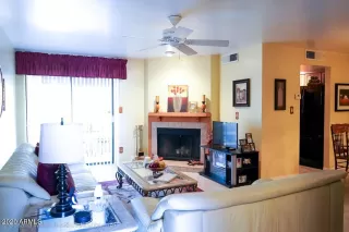 Photo #5: 6165930 Listing