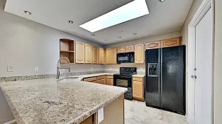 Photo #5: 6166667 Listing