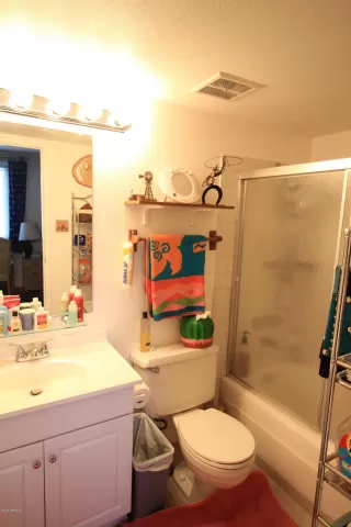 Photo #5: 6166898 Listing