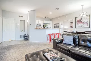 Photo #5: 6168000 Listing