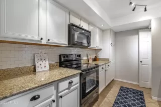Photo #3: 6168245 Listing