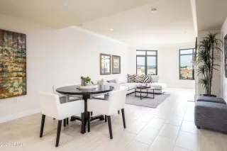 Photo #2: 6168837 Listing 