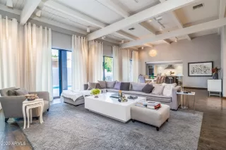 Photo #5: 6170180 Listing