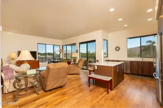 Photo #2: 6171462 Listing