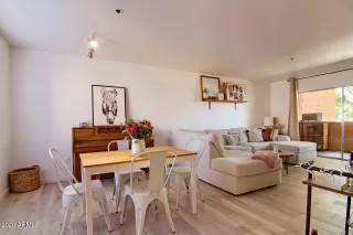 Photo #2: 6172348 Listing 