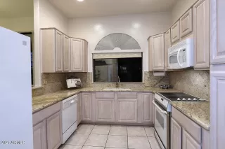 Photo #4: 6176601 Listing
