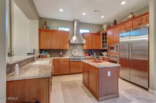 Photo #5: 6176800 Listing