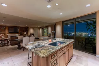 Photo #4: 6176819 Listing