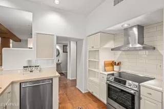 Photo #3: 6176998 Listing