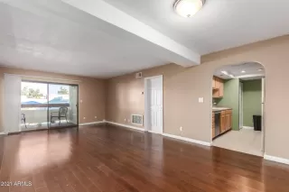 Photo #4: 6178101 Listing