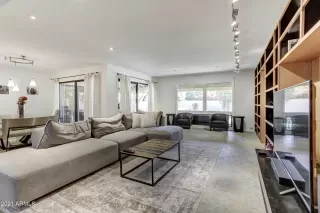 Photo #4: 6178370 Listing