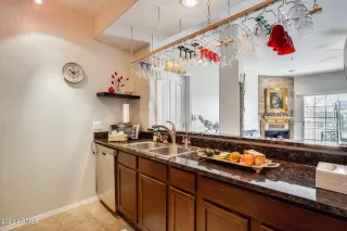 Photo #6: 6179924 Listing
