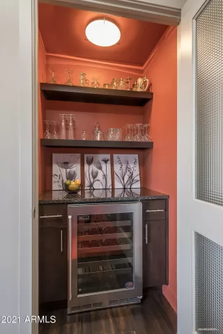 Photo #5: 6180006 Listing