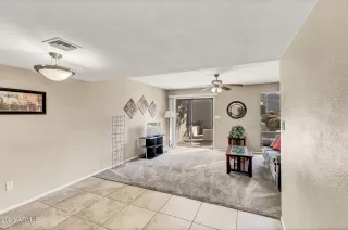 Photo #6: 6180408 Listing