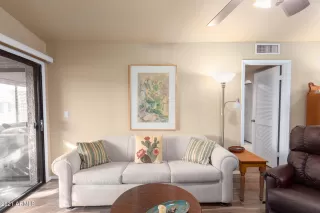 Photo #6: 6180868 Listing