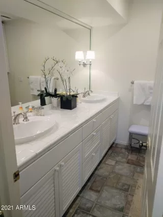 Photo #6: 6181408 Listing