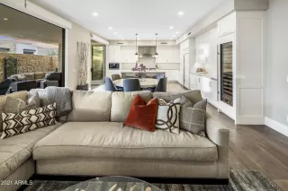 Photo #5: 6181664 Listing