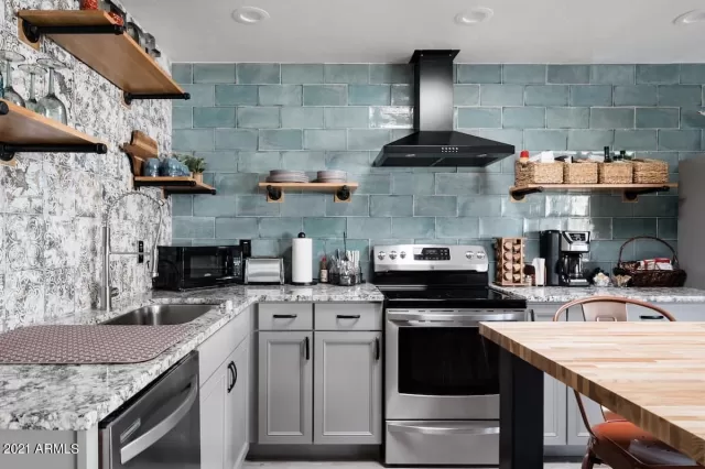 MLS: 6182300 Condo For Sale