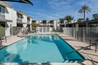 Photo #5: 6182300 Listing